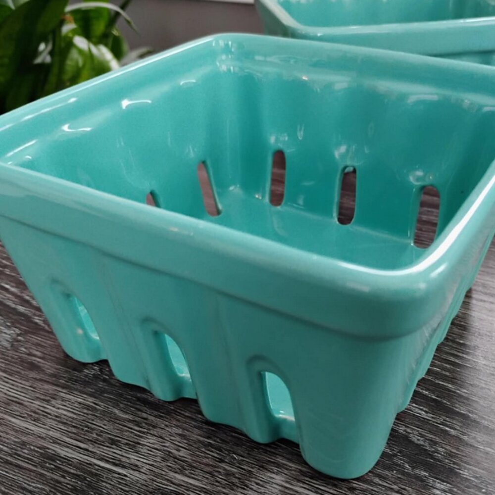 2 Ceramic Berry Baskets - Picture 8 of 8